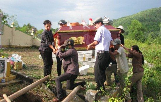 HẠ HUYỆT LÀ GÌ? CHI TIẾT BÀI VĂN KHẤN TRONG LỄ HẠ HUYỆT