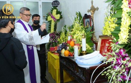 LƯU Ý QUAN TRỌNG KHI ĐẠT VÒNG HOA ĐÁM TANG CÔNG GIÁO