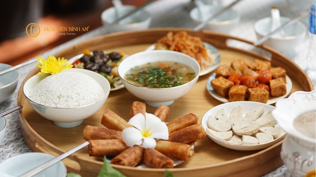 Mâm cơm chay trong mâm lễ cúng thất trọn gói