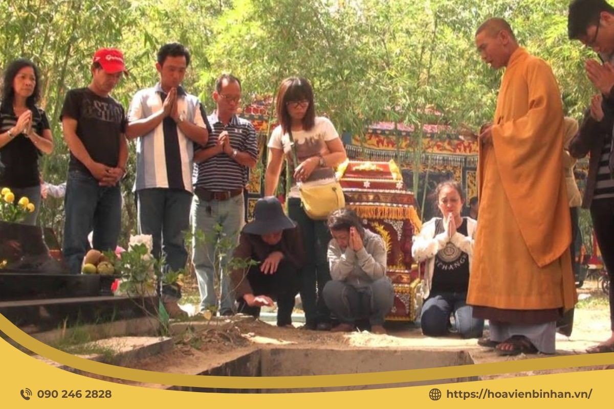 Việc bốc mộ cần thực hiện đúng các nghi lễ để mang lại bình an, may mắn cho gia đình, dòng họ